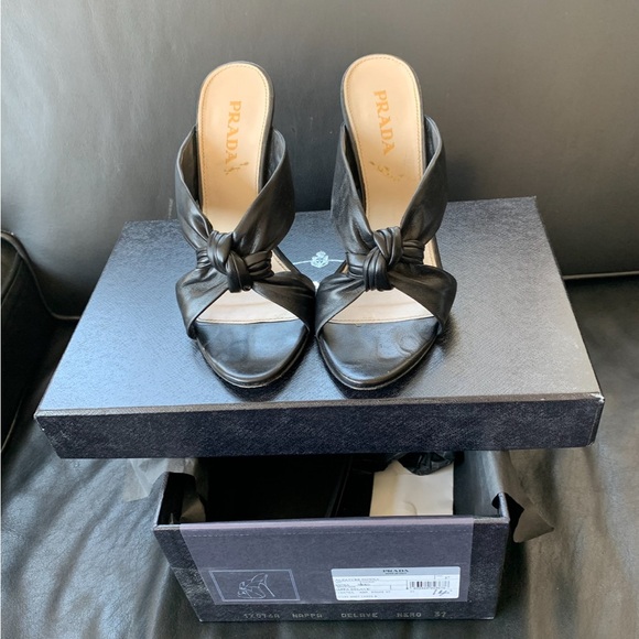 Prada heels - Picture 1 of 4